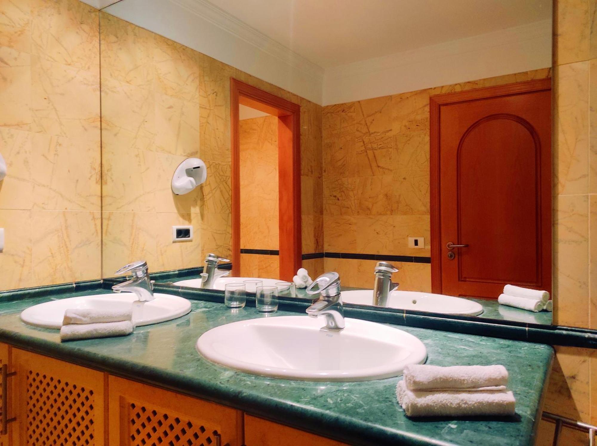 El Nautico Suites, The Beachfront Paradise Apartment *