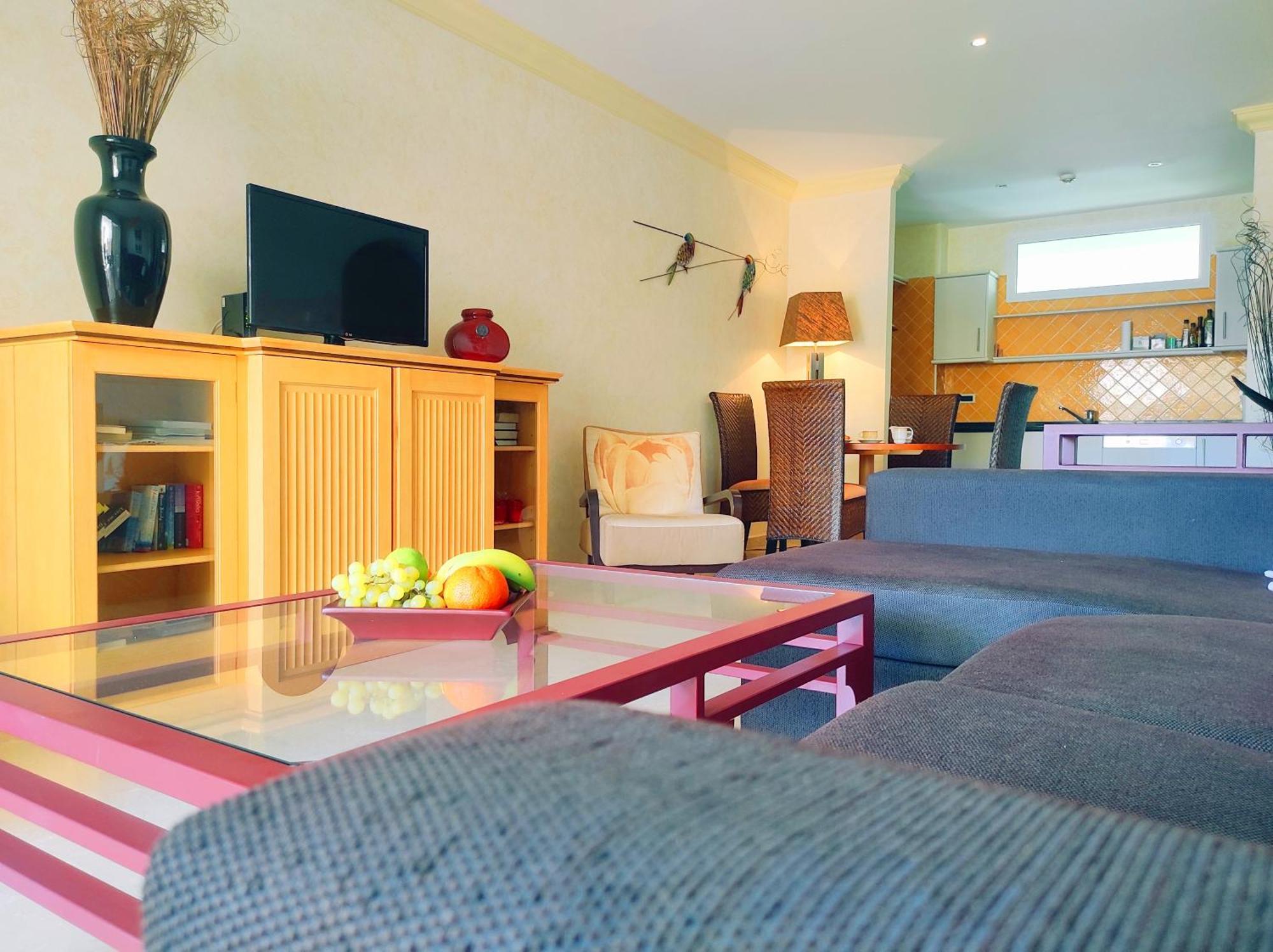 El Nautico Suites, The Beachfront Paradise Apartment